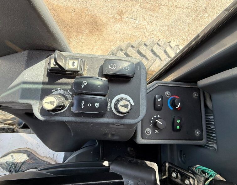 JOHN DEERE 772GP AWD **REGISTERED**